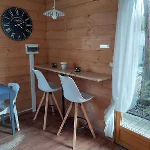 https://le-petit-chalet-chanas.hotels-rhonealpes.com
