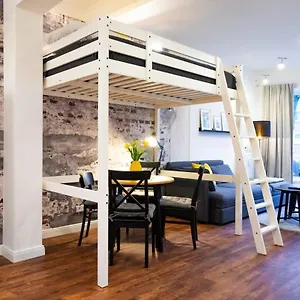 Shabby Chic In Ideal Location Apartment